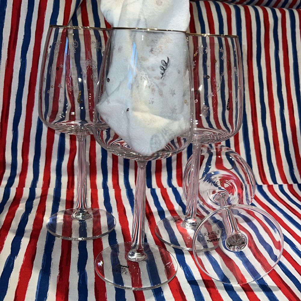 NWT Sparkle and Festive wine glasses. Refined glassware.set of 4 - Picture 4 of 6